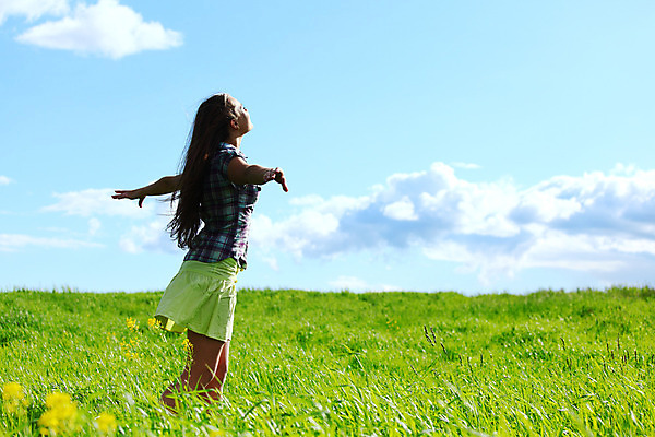 포토 JPG 해외이미지 구름 라이프스타일 응시 드레스 공원 여자 행복 무기 포즈 밭 자연 하늘 성공 바람 휴식 창조 사랑 한명 서기 사람 초원 성인 초록색 여름 태양 봄 활발 기쁨 꿈 에너지 자유 전원 신선 표현성 해외202004 해외202105 해외포토 자연요소 1 시선 옷 계절 공공시설 감정 컬러 컨셉 농업 모션 날씨 생활 전기에너지 생태계 파일형식