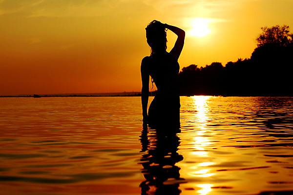 포토 JPG 해외이미지 구름 모델 1 라이프스타일 계절 여자 실루엣 모래 파도 바다 자연 하늘 휴가 휴식 건강 한명 사람 풍경 야외 물 여름 파란색 빛 컬러풀 운동 태양 숫자 섹시 노란색 우주 일출 맑음 일몰 춤 야간 내추럴 해외202004 해외202105 해외포토 자연요소 문자 컬러 컨셉 날씨 문화예술 촬영기법 생활 노을 생태계 파일형식