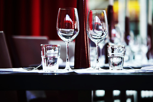 포토 JPG 해외이미지 라이프스타일 식기 접시 산업 음료 음식 결혼 와인잔 유리 탁자 휴가 실내 사람없음 야외 빨간색 초록색 파티 식당 와인 저녁식사 카페 식탁보 흰색 직물 바 화려 고급 우아함 선택 큼 크리스탈 오브젝트 서비스 만족 냅킨 설정 점심식사 뷔페 해외202004 해외202105 해외포토 감정 컬러 가구 컨셉 술잔 재질 주류 이벤트 내부 생활 상점 식사 크기 광석 파일형식