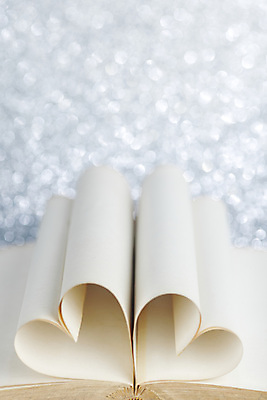 포토 JPG 해외이미지 종이 백그라운드 사랑 사람없음 책 낭만 하트 카피스페이스 해외202004 해외202105 해외포토 모양 감정 컨셉 공백 파일형식