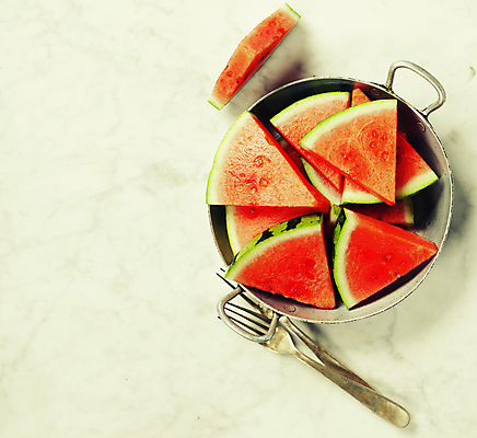 포토 JPG 해외이미지 포크 수박 실내 사람없음 냄비 담기 해외202004 해외포토 식기 과일 모션 내부 솥 파일형식