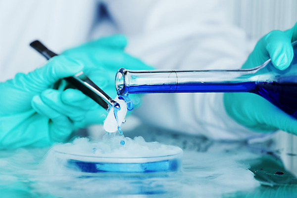 포토 JPG 해외이미지 학생 손 산업 과학 장갑 백그라운드 손가락 유리 추상 건강 실험 한명 물 파란색 스터디 약 장비 의사 흰색 기구 공구 잡기 투명 액체 실험실 생명공학 약국 과학자 플라스크 분석 생물학 비커 유리그릇 튜브 발견 조제 유전 화학물질 화학자 해외202004 해외202105 해외포토 자연요소 직업 1 그릇 잡화 교육 컬러 컨셉 무늬 의학 모션 재질 실험기구 사람 신체부위 학습 의료진 도구 화학 만들기 학자 파일형식