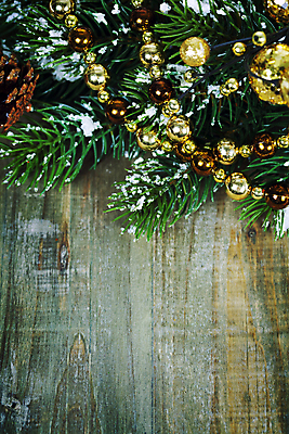 포토 JPG 해외이미지 잎 크리스마스장식 크리스마스 크리스마스용품 실내 사람없음 눈 구슬 나무바닥 솔방울 구슬장식 카피스페이스 크리스마스배경 해외202004 해외포토 자연요소 식물 기념일 백그라운드 날씨 바닥 내부 장식 공백 용품 파일형식