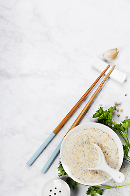 포토 JPG 해외이미지 스튜디오촬영 젓가락 밥 실내 파슬리 사람없음 하이앵글 밥주걱 해외202004 해외포토 음식 뷰포인트 채소 수저 내부 주걱 파일형식