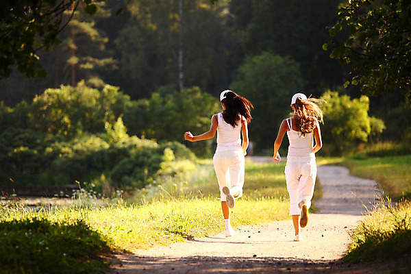 포토 JPG 해외이미지 나무 백인 모델 1 라이프스타일 공원 여자 스포츠 분홍색 포즈 모션 자연 건강 사람 성인 야외 두명 초록색 운동복 달리기 조깅 운동 머리 기차 흰색 숲 날씬함 연습 달리기선수 해외202004 해외202105 해외포토 서양인 식물 옷 공공시설 육상교통 컬러 대중교통 생활 신체부위 몸매 생태계 육상선수 파일형식