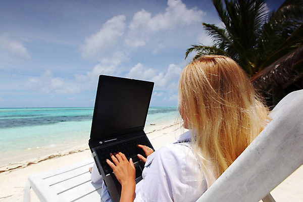 포토 JPG 해외이미지 백인 직업 라이프스타일 여자 행복 모래 바다 백그라운드 인터넷 의자 비즈니스 하늘 휴가 한명 미소 사람 앉기 성인 초록색 물 여름 금융 파란색 노트북 컴퓨터 태양 섹시 공책 흰색 업무 비즈니스우먼 직원 몰디브 해외202004 해외202105 해외포토 자연요소 서양인 1 계절 감정 아시아 컬러 가구 컨셉 모션 문구용품 표정 생활 경제 전자제품 작업 직장인 파일형식