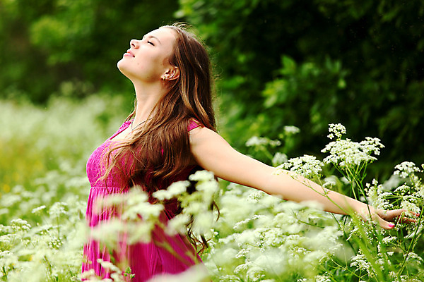 포토 JPG 해외이미지 라이프스타일 응시 드레스 공원 여자 행복 무기 포즈 밭 자연 성공 바람 휴식 창조 사랑 한명 서기 사람 성인 초록색 태양 봄 활발 기쁨 꿈 에너지 자유 신선 표현성 해외202004 해외202105 해외포토 자연요소 1 시선 옷 계절 공공시설 감정 컬러 컨셉 농업 모션 날씨 생활 생태계 파일형식