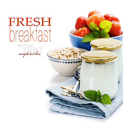 포토 JPG 해외이미지 딸기 유리병 실내 사람없음 숟가락 흰배경 요거트 뮤즐리 해외202004 해외포토 백그라운드 과일 병_용기 유제품 수저 내부 흰색 파일형식