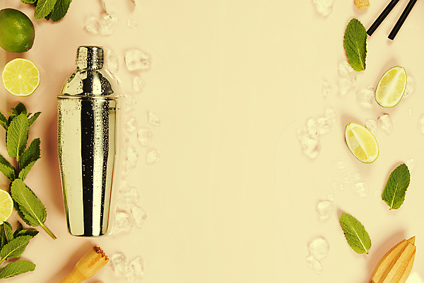 포토 JPG 해외이미지 실내 사람없음 하이앵글 얼음 칵테일 민트 라임 과즙기 노란배경 모히토 쉐이커 카피스페이스 셰이커 해외202004 해외포토 자연요소 뷰포인트 백그라운드 과일 주류 내부 노란색 공백 허브 파일형식