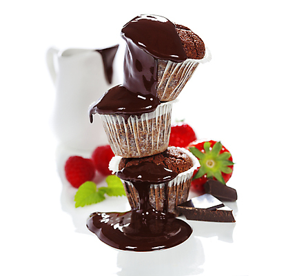 포토 JPG 해외이미지 딸기 실내 사람없음 쌓기 초콜릿 흐름 달콤 컵케이크 흰배경 시럽컵 초코맛 초코시럽 해외202004 해외포토 백그라운드 컨셉 과일 모션 디저트 내부 케이크 흰색 맛 시럽 파일형식