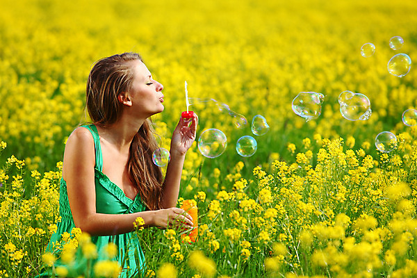 포토 JPG 해외이미지 나무 모델 손 여자 행복 감정 얼굴 어린이 백그라운드 밭 자연 놀이 한명 사람 야외 옆모습 초록색 여름 햇빛 태양 갈색 유행 검은색 봄 거품 기쁨 꿈 자유 신선 개화 불기 입술 비누 양조 타격 해외202004 해외202105 해외포토 자연요소 식물 1 계절 꽃 뷰포인트 컬러 컨셉 농업 모션 신체부위 위생용품 생태계 파일형식