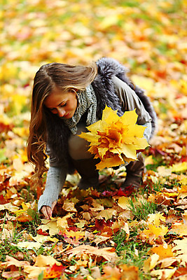 포토 JPG 해외이미지 나무 1 손 계절 공원 여자 꽃 행복 얼굴 백그라운드 단풍 잎 오렌지 자연 사랑 한명 미소 웃음 사람 성인 야외 빨간색 초록색 노란색 유행 검은색 가을 흰색 그룹 9월 스웨터 추수감사절 10월 유일 해외202004 해외202105 해외포토 식물 공공시설 감정 기독교 컬러 상의 과일 표정 신체부위 날짜 생태계 파일형식