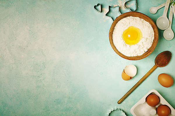 포토 JPG 해외이미지 실내 사람없음 계란 아침식사 계란껍데기 쿠키틀 계량스푼 나무숟가락 계란판 나무그릇 날계란 카피스페이스 민트색배경 해외202004 해외포토 그릇 백그라운드 주방용품 내부 목재 알 숟가락 식사 공백 제빵도구 민트색 파일형식