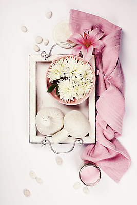 포토 JPG 해외이미지 그릇 꽃 실내 사람없음 하이앵글 수건 흰배경 담기 스파용품 향초 아로마테라피 스톤 나무쟁반 허브볼 플랫레이 해외202004 해외포토 식물 식기 뷰포인트 백그라운드 초 모션 쟁반 내부 목재 위생용품 스파 흰색 플랫 오브젝트 테라피 파일형식