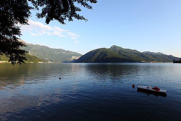포토 JPG 해외이미지 나무 구름 공원 유럽 호수 여행 자연 하늘 휴가 휴식 산 파노라마 풍경 사람없음 야외 초록색 물 여름 파란색 도시풍경 햇빛 반사 마을 이탈리아 산책로 도시 만 스위스 언덕 만족 알프스 타운 몬테카를로 해외202004 해외202105 해외포토 자연요소 식물 계절 공공시설 감정 나라 길 컬러 컨셉 촬영기법 태양 생태계 모나코 파일형식