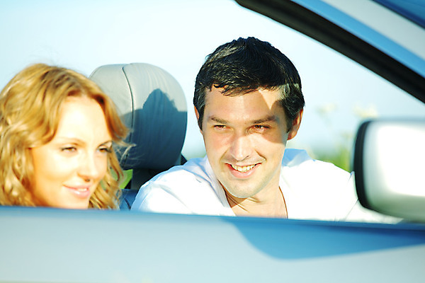 포토 JPG 해외이미지 백인 커플 여자 남자 행복 여행 백그라운드 자동차 유리 하늘 모바일 함께함 관리 미소 사람 소년 성인 야외 두명 친구 청춘 우정 기쁨 자유 춤 오픈카 스타일 해외202004 해외202105 해외포토 서양인 감정 어린이 육상교통 컨셉 관계 승용차 재질 문화예술 표정 파일형식