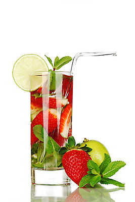 포토 JPG 해외이미지 음료 음식 잎 과일 부분 유리 딸기 귤 주류 사람없음 장식 여름 반사 파티 냉동 얼음 주스 추위 알코올 칵테일 바 달콤 시원함 설탕 레몬 민트 상쾌 라임 쿠바 모히토 섞기 해외202004 해외202105 해외포토 자연요소 식물 계절 감정 재질 이벤트 중앙아메리카 맛 허브 파일형식