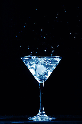 포토 JPG 해외이미지 검은배경 주류 사람없음 와인 얼음 알코올 마티니 보드카 해외202004 해외202105 해외포토 자연요소 음료 백그라운드 검은색 칵테일 파일형식