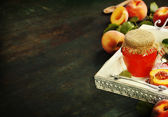 포토 JPG 해외이미지 잎 유리병 디저트 쟁반 사람없음 숟가락 유기농 복숭아 나무숟가락 과일잼 나무탁자 카피스페이스 해외202004 해외포토 식물 웰빙 음식 과일 탁자 병_용기 수저 공백 잼 파일형식