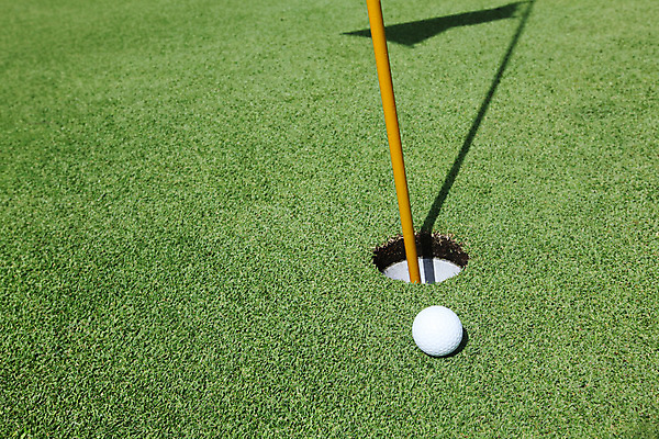 포토 JPG 해외이미지 무료이미지 스포츠 골프 골프장 골프공 잔디 사람없음 야외 깃발 해외202004 해외202105 해외포토 식물 공 스포츠시설 골프용품 구기 파일형식