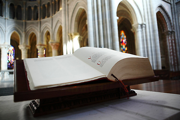 포토 JPG 해외이미지 기독교 종교 크리스마스 의자 부활절 사람없음 책 단어 빛 교회 믿음 성경 기도 예수 축복 페이지 신성 숭배 신앙심 해외202004 해외202105 해외포토 문자 기념일 감정 가구 컨셉 종교용품 종교건축 건물 신_종교 파일형식