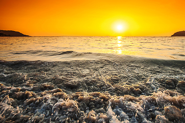 포토 JPG 해외이미지 구름 모래 파도 바다 섬 여행 태국 하늘 풍경 사람없음 야외 물 여름 빛 모래사장 햇빛 반사 노란색 일출 맑음 황혼 일몰 새벽 서핑 야간 저녁 휴양지 장면 수평선 해외202105 해외포토 자연요소 계절 아시아 컬러 날씨 태양 노을 장소 수상스포츠 파일형식