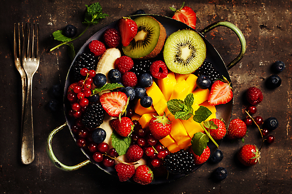 포토 JPG 해외이미지 포크 딸기 바나나 키위 사람없음 냄비 담기 블루베리 산딸기 망고 해외202004 해외포토 식기 과일 모션 솥 열대과일 파일형식