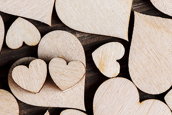 포토 JPG 해외이미지 실내 발렌타인데이 사랑 사람없음 하트 나무조각 나무블록 나무배경 해외202105 해외포토 모양 감정 백그라운드 데이이벤트 내부 목재 블록 파일형식