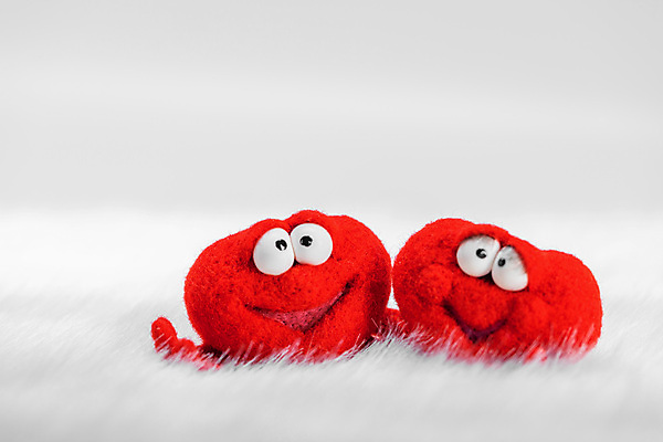 포토 JPG 해외이미지 캐릭터 손 디자인 행복 포옹 선물 사랑 사람없음 장식 장난감 약 낭만 하트 고급 만화 주기 부드러움 카피스페이스 해외202105 해외포토 모양 감정 컨셉 의학 안기 모션 신체부위 공백 감각 파일형식