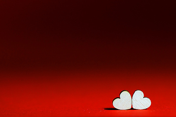 포토 JPG 해외이미지 실내 발렌타인데이 사랑 사람없음 하트 빨간배경 나무블록 카피스페이스 해외202105 해외포토 모양 감정 백그라운드 데이이벤트 내부 목재 빨간색 공백 블록 파일형식