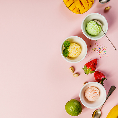 포토 JPG 해외이미지 그릇 딸기 아이스크림 디저트 실내 사람없음 하이앵글 숟가락 달콤 담기 라임 망고 피스타치오 분홍색배경 해외202004 해외포토 식기 음식 뷰포인트 분홍색 백그라운드 과일 모션 수저 내부 견과류 맛 열대과일 파일형식