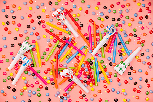 포토 JPG 해외이미지 패턴 초 실내 사탕 사람없음 하이앵글 가득함 파티용품 코끼리피리 분홍색배경 해외202004 해외포토 뷰포인트 분홍색 백그라운드 무늬 디저트 내부 파티 이벤트용품 파일형식