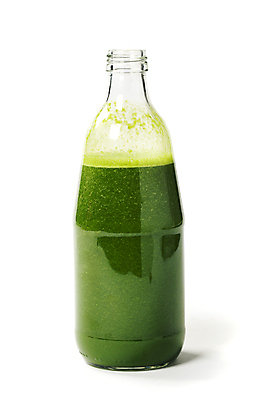 포토 JPG 해외이미지 음료 유리병 실내 사람없음 야채주스 흰배경 건강식 다이어트음식 스무디 야채음료 디톡스 해외202004 해외포토 음식 백그라운드 다이어트 병_용기 건강 내부 주스 흰색 파일형식