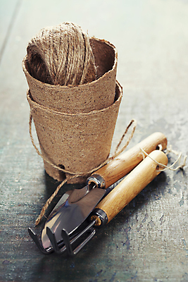 포토 JPG 해외이미지 화분 회색배경 사람없음 모종삽 원예 노끈 갈퀴 원예용품 해외202004 해외포토 줄 생활용품 백그라운드 취미 회색 삽 파일형식