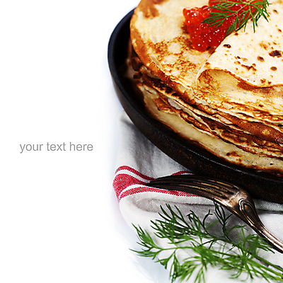 포토 JPG 해외이미지 접시 포크 식재료 실내 타이포그라피 사람없음 고급 달콤 흰배경 캐비아 크레페 카피스페이스 해외202004 해외포토 문자 식기 백그라운드 컨셉 디저트 내부 공백 흰색 맛 파일형식