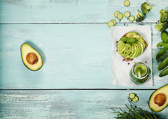 포토 JPG 해외이미지 유리병 오이 샌드위치 빨대 사람없음 하이앵글 주스 브로콜리 파란배경 나무바닥 슬라이스 바질 아보카도 카피스페이스 종이호일 해외202004 해외포토 음료 음식 뷰포인트 백그라운드 채소 과일 병_용기 바닥 파란색 공백 파일형식