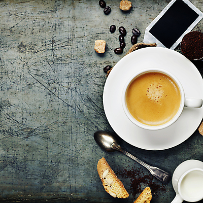 포토 JPG 해외이미지 스튜디오촬영 커피 실내 사람없음 하이앵글 쿠키 원두 커피잔 티스푼 해외202004 해외포토 음료 뷰포인트 디저트 잔 내부 숟가락 파일형식