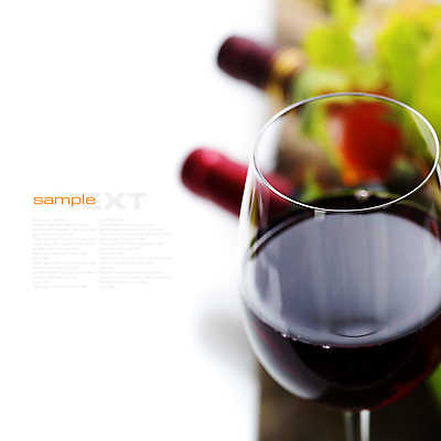 포토 JPG 해외이미지 와인잔 근접촬영 사람없음 아웃포커스 와인 흰배경 포도잎 카피스페이스 해외202004 해외포토 뷰포인트 백그라운드 잎 술잔 포도 주류 촬영기법 공백 흰색 파일형식