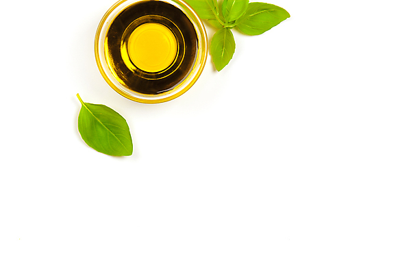 포토 JPG 해외이미지 그릇 사람없음 하이앵글 올리브오일 흰배경 바질 카피스페이스 해외202004 해외포토 식기 뷰포인트 백그라운드 공백 흰색 기름_음식 파일형식