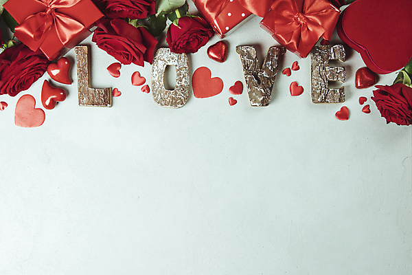 포토 JPG 해외이미지 영어 회색배경 실내 발렌타인데이 사랑 타이포그라피 사람없음 단어 선물상자 장미 하트 오브젝트 해외202004 해외포토 모양 문자 꽃 감정 백그라운드 데이이벤트 선물 내부 상자 회색 파일형식