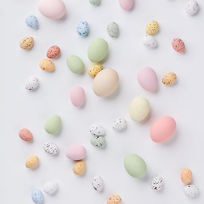 포토 JPG 해외이미지 패턴 부활절 실내 사람없음 하이앵글 흰배경 부활절계란 메추리알 파스텔톤 해외202004 해외포토 기념일 뷰포인트 컬러 백그라운드 무늬 내부 계란 알 흰색 파일형식