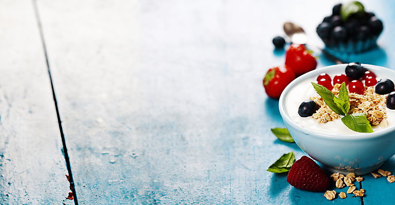 포토 JPG 해외이미지 그릇 딸기 곡류 실내 사람없음 시리얼 블루베리 산딸기 요거트 크랜베리 카피스페이스 그래놀라 해외202004 해외포토 식기 열매 음식 과일 유제품 내부 공백 파일형식