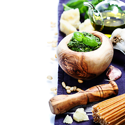 포토 JPG 해외이미지 치즈 실내 마늘 사람없음 이탈리아음식 올리브오일 흰배경 절구 잣 바질 페스토 해외202004 해외포토 백그라운드 채소 유제품 서양음식 내부 견과류 흰색 도구 소스_음식 기름_음식 파일형식