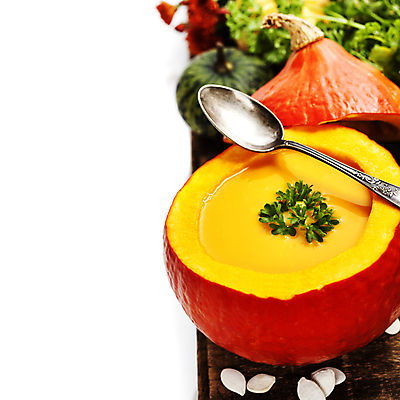 포토 JPG 해외이미지 스튜디오촬영 호박 실내 사람없음 아웃포커스 숟가락 흰배경 나무도마 단호박수프 해외202004 해외포토 백그라운드 채소 도마 촬영기법 수저 내부 목재 흰색 수프 파일형식