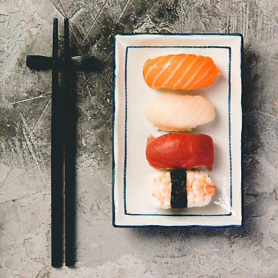 포토 JPG 해외이미지 스튜디오촬영 접시 젓가락 실내 근접촬영 사람없음 하이앵글 초밥 고추냉이 석판 일본음식 해외202004 해외포토 식기 음식 뷰포인트 수저 내부 양념 파일형식