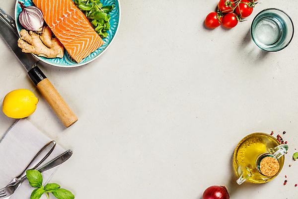 포토 JPG 해외이미지 식기 채소 양파 실내 사람없음 컵 하이앵글 올리브오일 레몬 허브 향신료 날것 연어 식칼 생강 연어요리 연어회 플랫레이 카피스페이스 해외202004 해외포토 식물 음식 뷰포인트 과일 주방용품 어류 내부 공백 생선회 플랫 기름_음식 향미료 파일형식