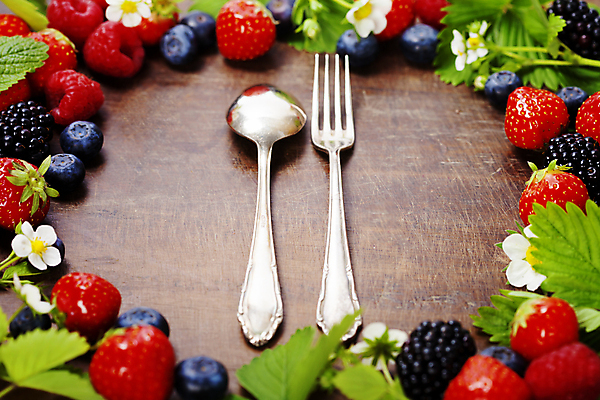 포토 JPG 해외이미지 포크 잎 딸기 프레임 사람없음 숟가락 블루베리 산딸기 블랙베리 딸기꽃 해외202004 해외포토 식물 식기 꽃 과일 수저 파일형식