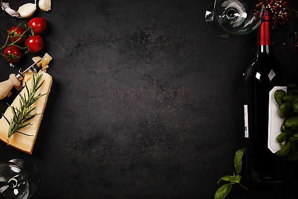 포토 JPG 해외이미지 와인잔 방울토마토 검은배경 치즈 마늘 사람없음 와인 허브 와인병 후추 바질 치즈나이프 카피스페이스 해외202004 해외포토 식물 백그라운드 토마토 채소 술잔 병_용기 유제품 주류 검은색 공백 나이프 향신료 파일형식