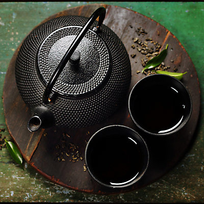 포토 JPG 해외이미지 잎 실내 사람없음 하이앵글 찻잔 다기 찻주전자 찻잎 나무쟁반 초록배경 해외202004 해외포토 식물 뷰포인트 백그라운드 주전자 잔 쟁반 내부 목재 초록색 차_음료 다도 파일형식