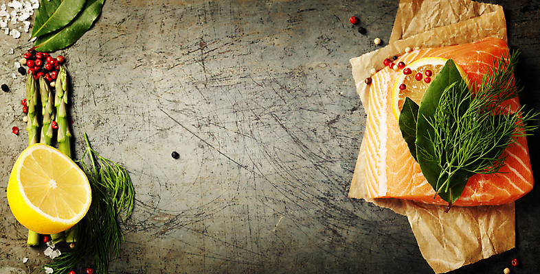 포토 JPG 해외이미지 실내 사람없음 하이앵글 레몬 허브 향신료 아스파라거스 날것 소금 연어 후추 로즈메리 연어요리 연어회 카피스페이스 해외202004 해외포토 식물 음식 뷰포인트 채소 과일 어류 내부 공백 생선회 향미료 파일형식